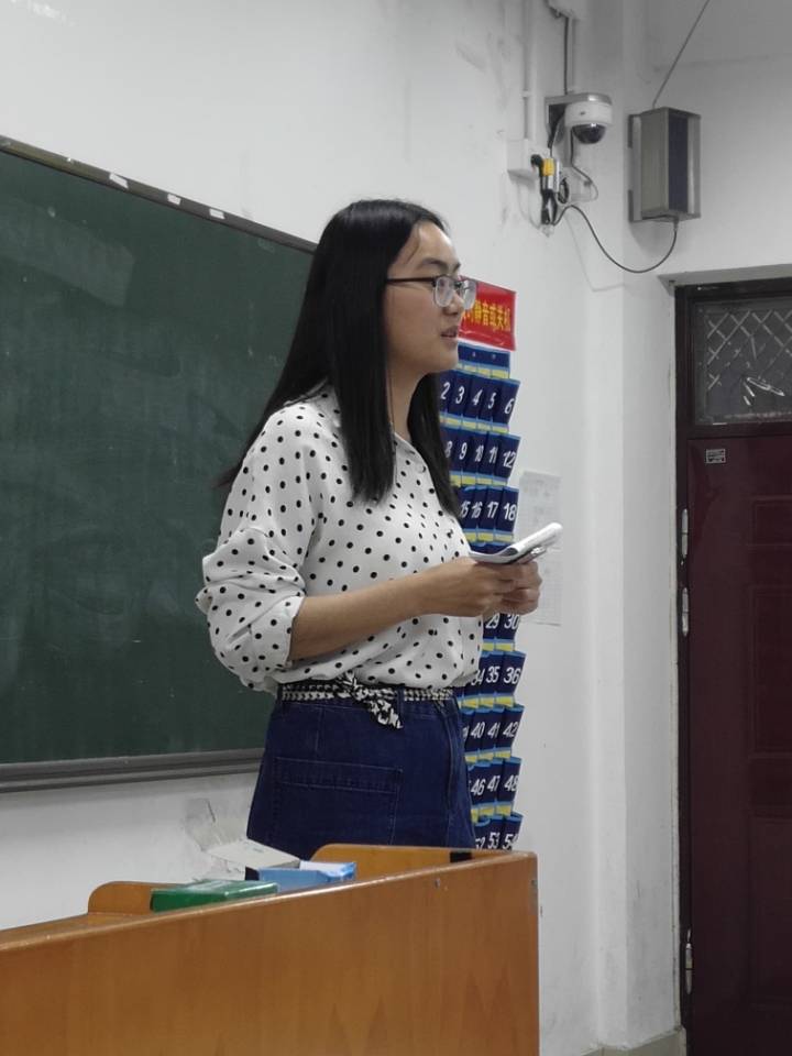 研究生一女生吴辉考研讲座.jpg